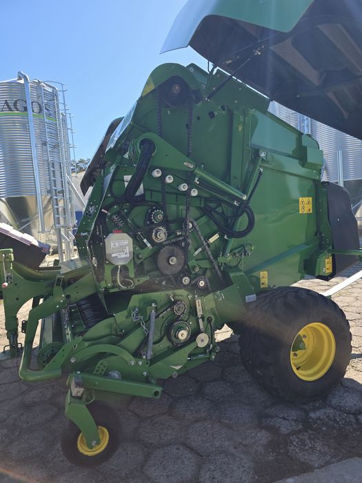 Prasa John Deere V451M