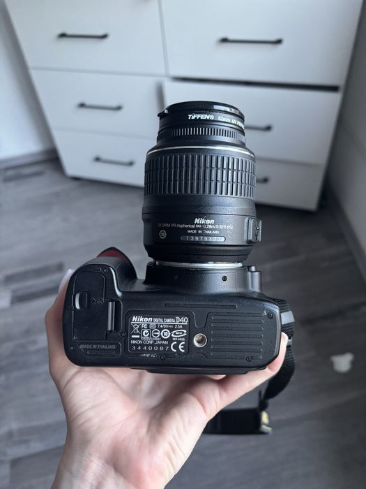 Зеркальный фотоаппарат Nikon D40 + объектив 18-55mm VR + сумка