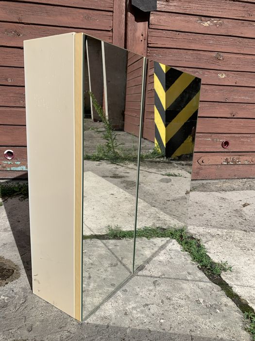 Lustro łazienkowe białe z pułkami używane