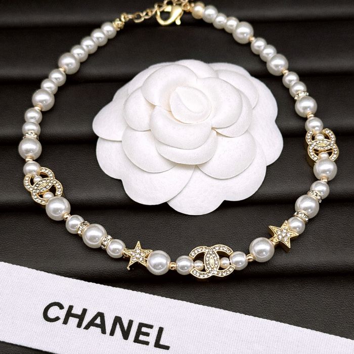 Кольє Chanel, чокер з перлин
