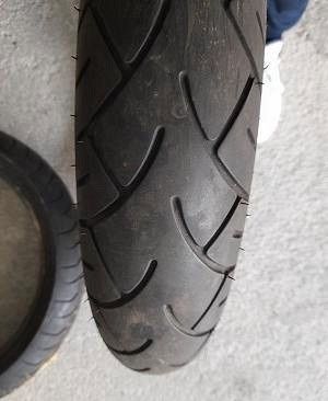 1 Pneu 120/70R17 Metzeler