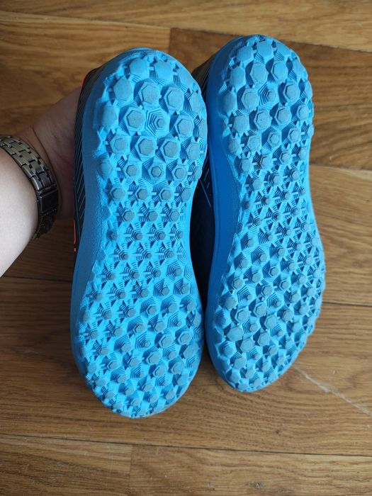 Buty halówki do gry w piłkę nożną dla chłopca rozm. 35