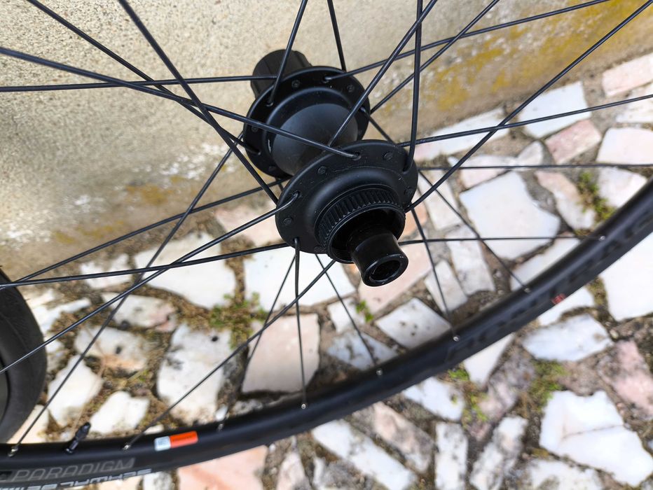 Rodas Bontrager Paradigm com pneus Schwalbe tubeless