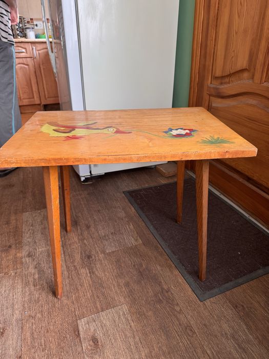 Деревянный столик