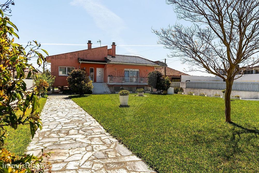 Moradia T5 para venda