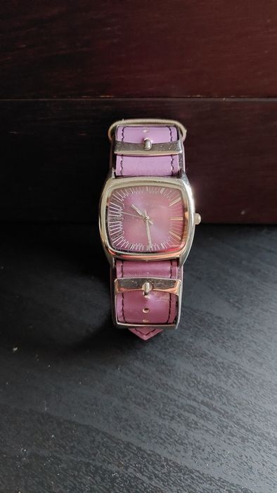 Relógio roxo senhora