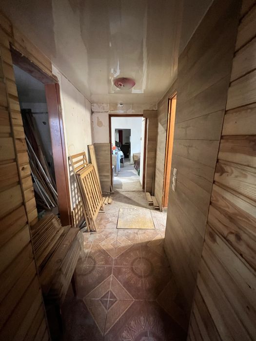 Продаж частини будинку під ремонт і 2-х поверхового будинку з окремим входом( Подусівка)