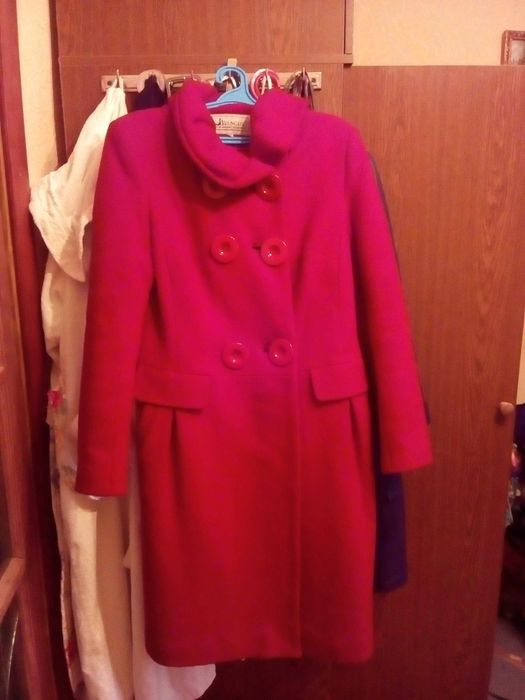 Красное шерстяное пальто