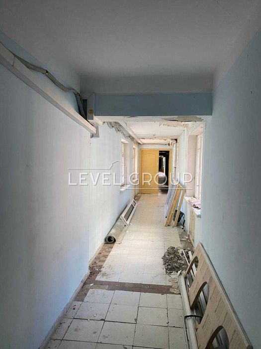 Продаж окремої будівлі на великій земельній ділянці на Старій Дарниці