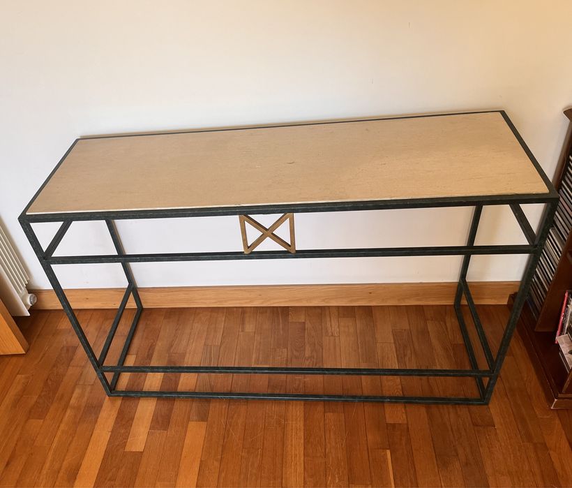 Mesa de apoio/ consola com tampo em pedra moleanos