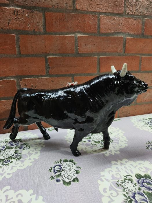 Touro em plástico espanhol