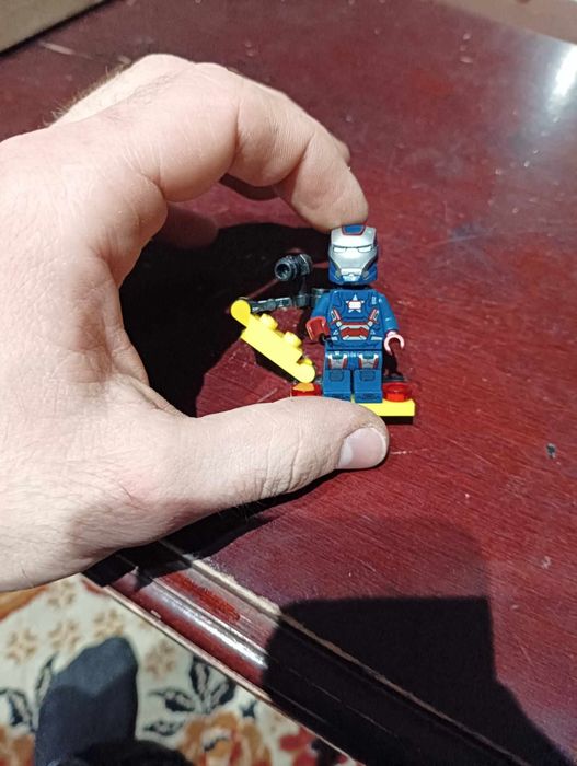 LEGO Marvel iron Man iron patriot