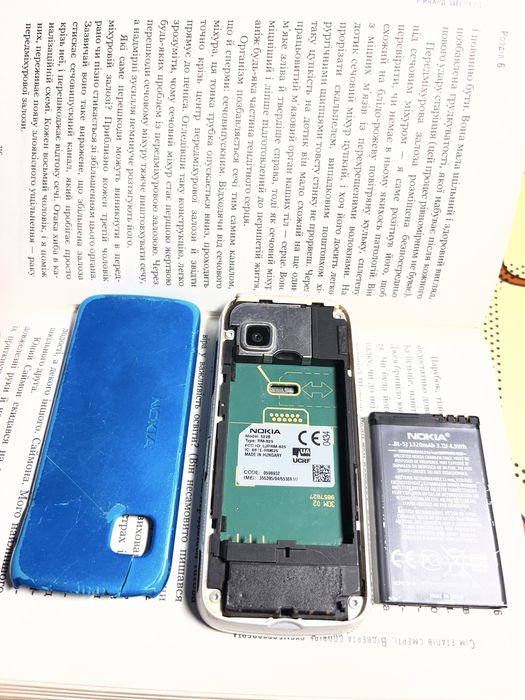 Nokia 5228 на запчастини.
