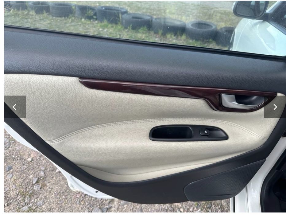 Автомобіль Volvo V70