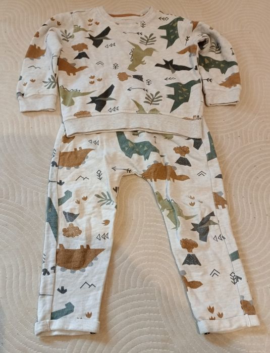 Komplet dresowy w dinozaury