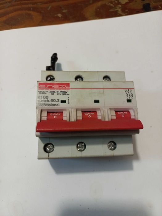 Модульный автоматический выключатель E.NEXT e.mcb.pro.60.3.K100 3p100А