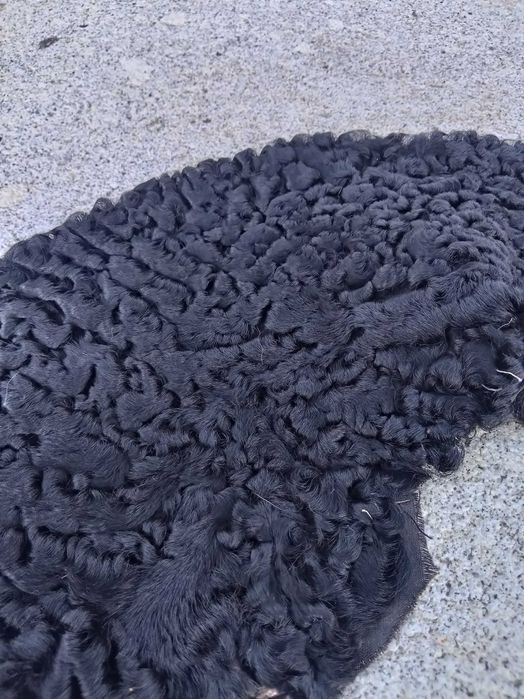 Gola de astracan preta