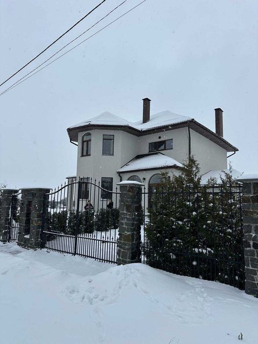 Продам сказочный домик на лужайке в селе Богдановка (Броварской р-н)