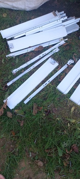 Віддам безкоштовно меблеву фурнітуру