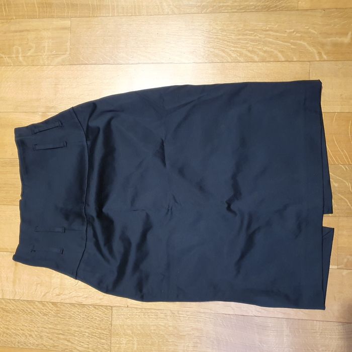 Czarna spódnica z wysokim stanem