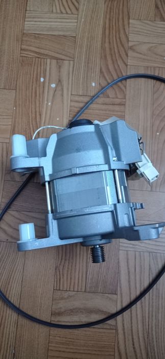 Silnik elektryczny pralki Indesit Model BWST 72200