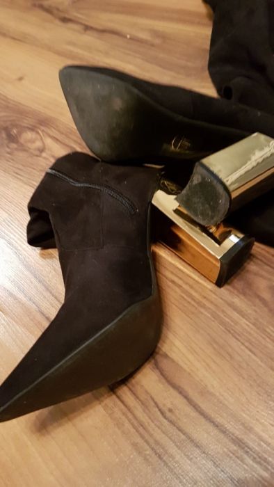 Czarne kozaki zamszowe