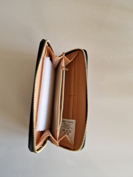 Carteira para senhoras com separadores. Nova com etiqueta