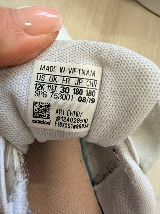 Віддам кросівки