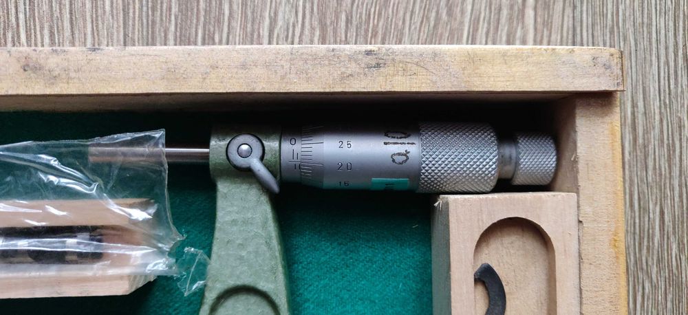 Mikromierz , mikrometr zewnętrzny FWP 200-225 MMZb