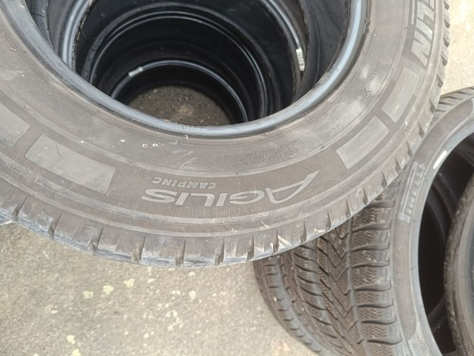 Michelin  Aglis 215 70 15 cp