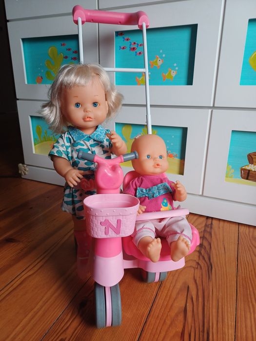 Carrinho Nenuco com duas bonecas