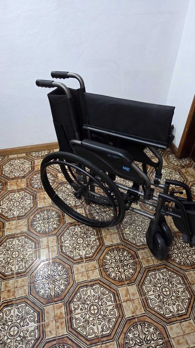 Cadeira de rodas como nova