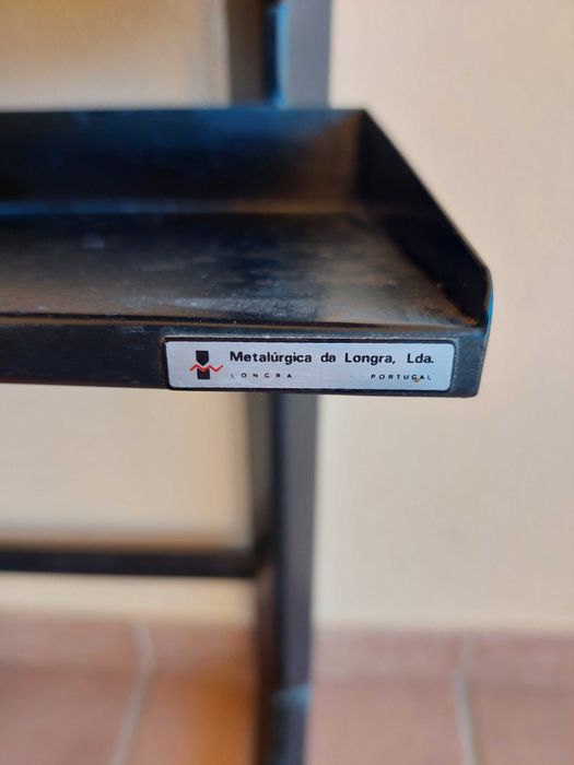 Secretária de telefone vintage de Daciano da Costa