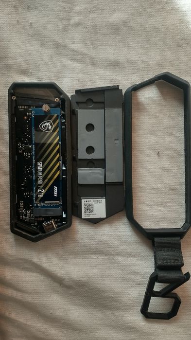 Терміново продам "SSD DISK M2 MSI 2 TB"  З швидкістним карманом "ASUS