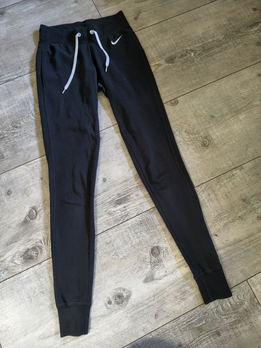 Cienkie spodnie dresowe Nike xs