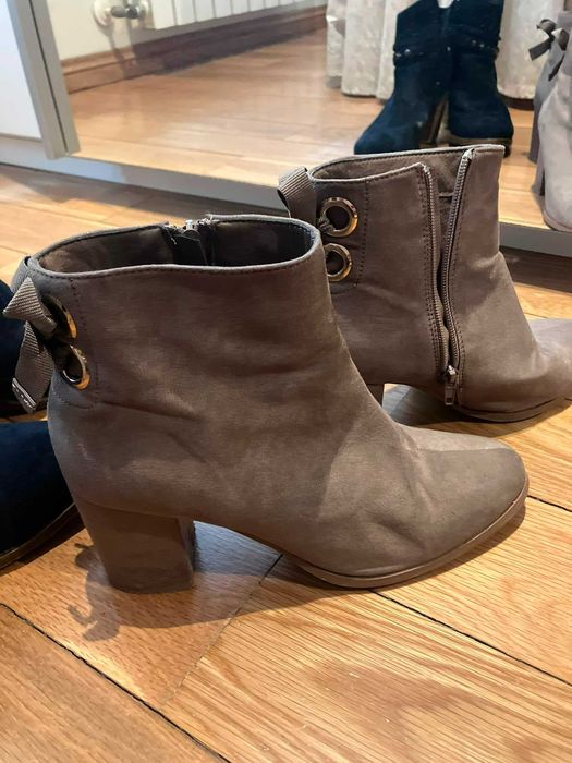 Botas diversas de salto alto em bom estado, tamanho 39,   8€/par, 15€ na compra de 2 pares