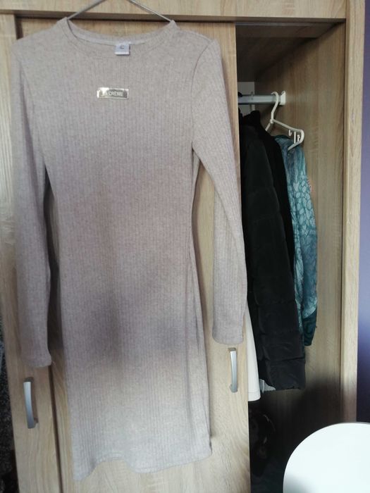 Sukienka w kolorze latte