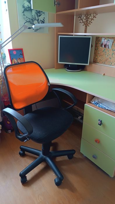 Стіл шкільний, кутовий стіл школяра стіл-парта