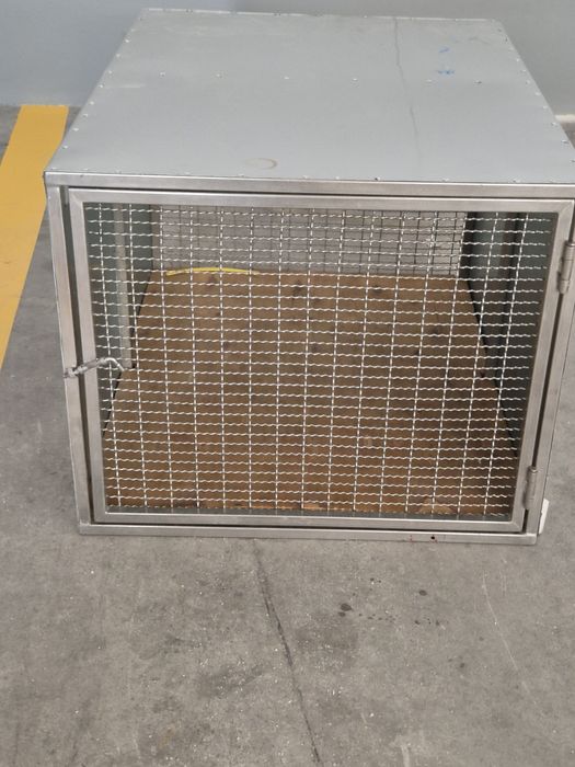 Vendo casota de cão para viagem ou para ter em casa de inox