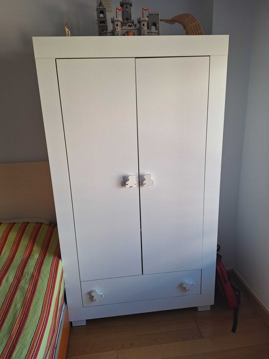 Quarto de criança convertível (de berço p cama com secretária) Micuna.