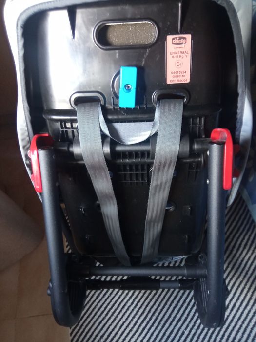 Vendo carrinho e cadeiras auto de bebé