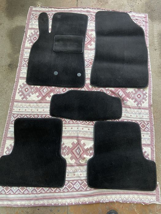 Оригінальні ворсові коврики на Рено Меган 3