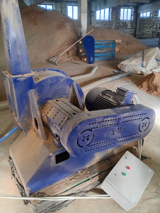 Продам млин . Дробарка, просіювач, бункер.