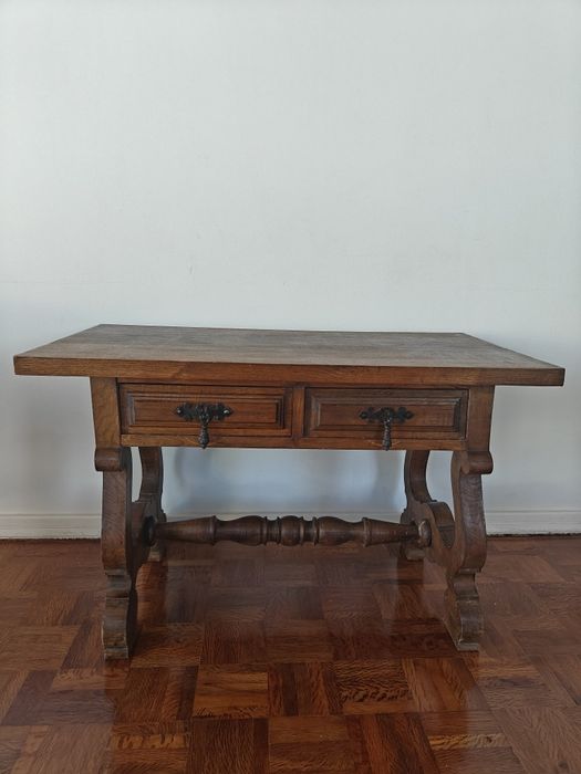Mesa de centro com gavetas