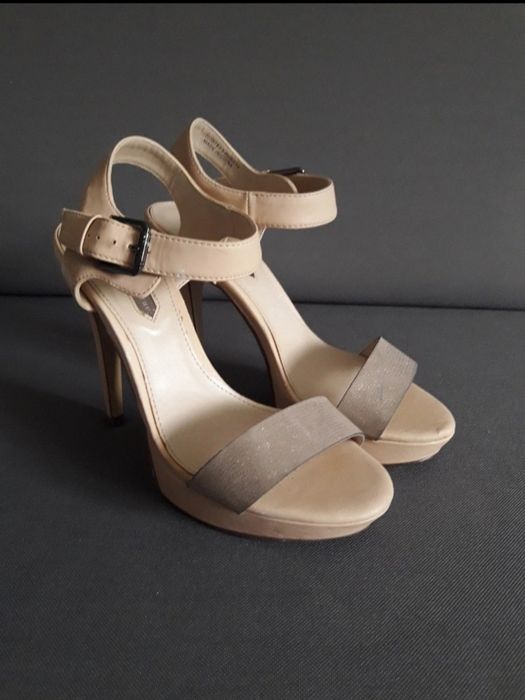DOROTHY PERKINS Sandały na szpilce w roz 38.