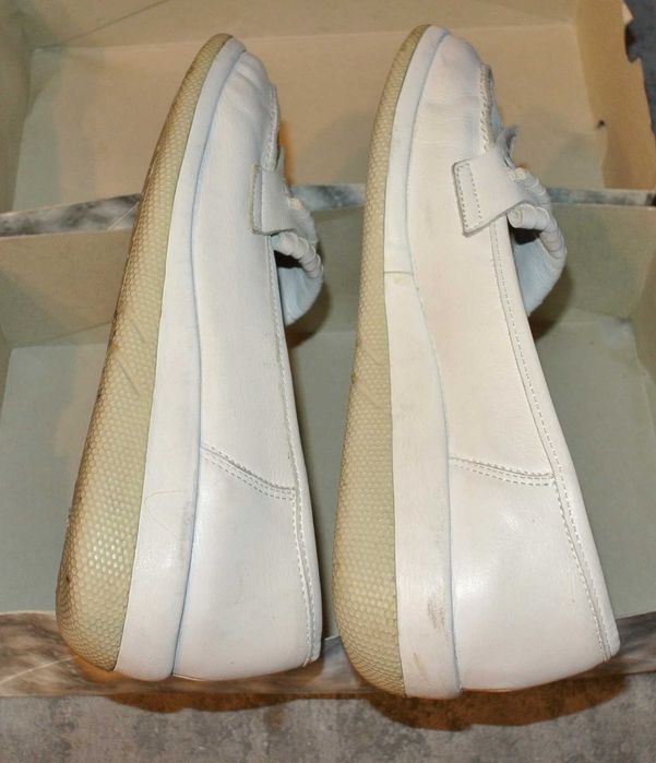 Mokasyny damskie marki Rieker w kolorze białym