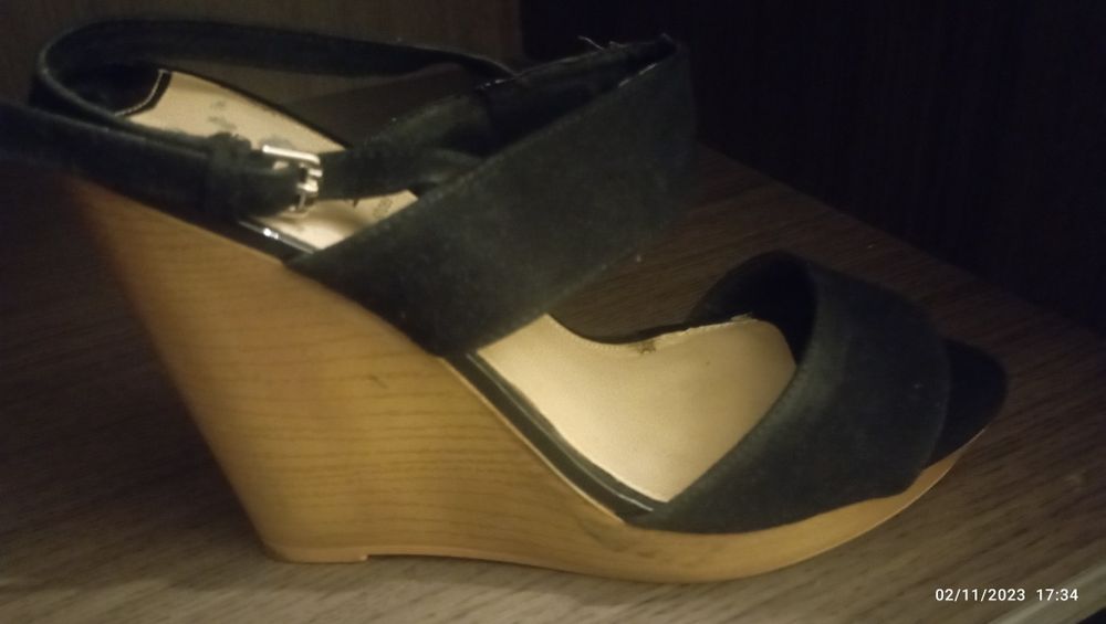 Sandália de cunha pretas, Bershka