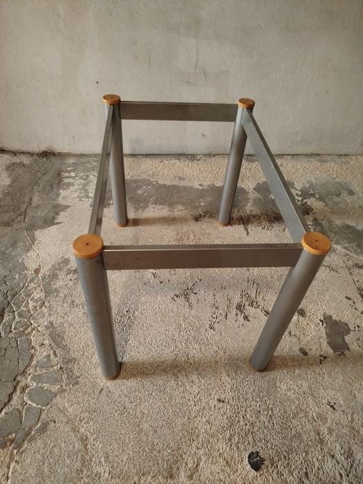 Mesa com tampo de vidro