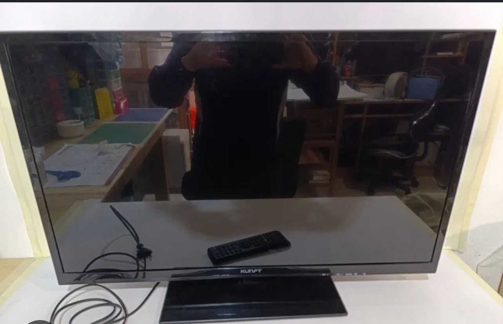 TV Led 32 polegadas Kunft - Sem comando e com oferta suporte de parede