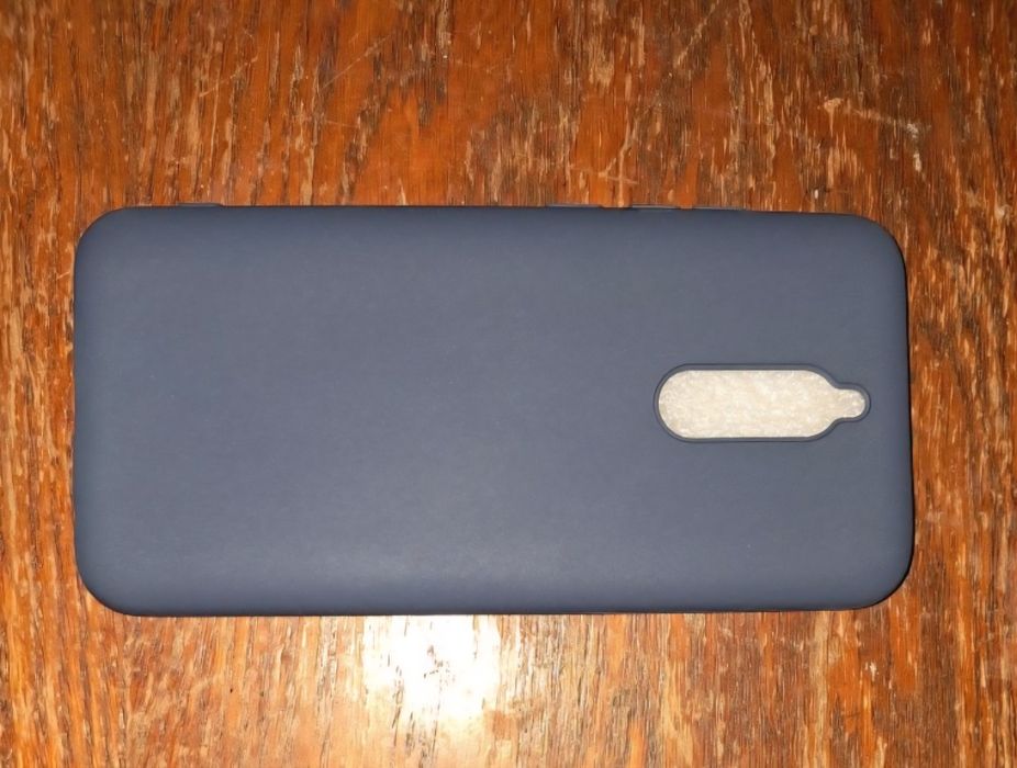 Продам чохол-накладка для телефону Xiaomi  Redmi  8